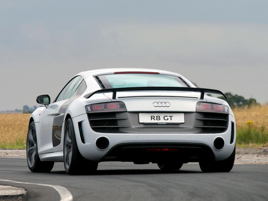  Audi R8 GT 2010 года  (UK) (фото 16 из 18)